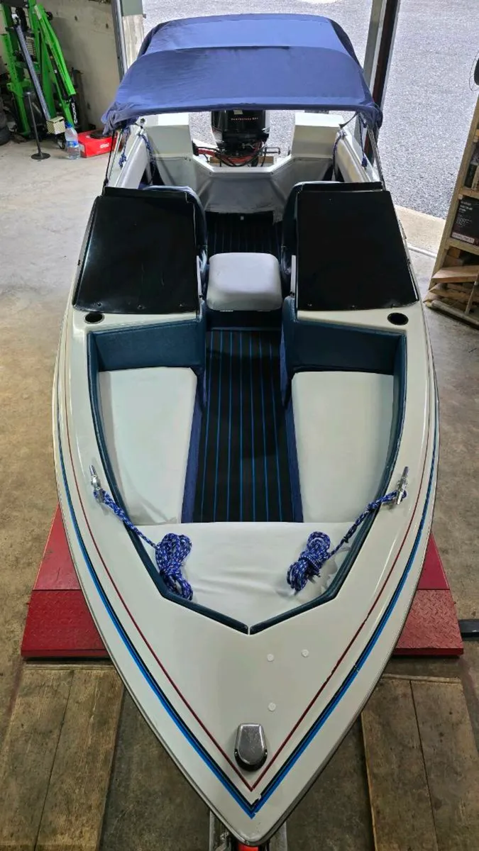 Speedboat Bayliner Capri - Image 2