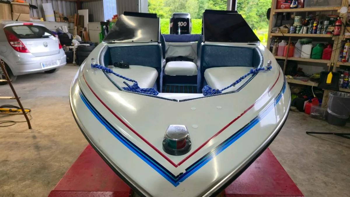 Speedboat Bayliner Capri - Image 3