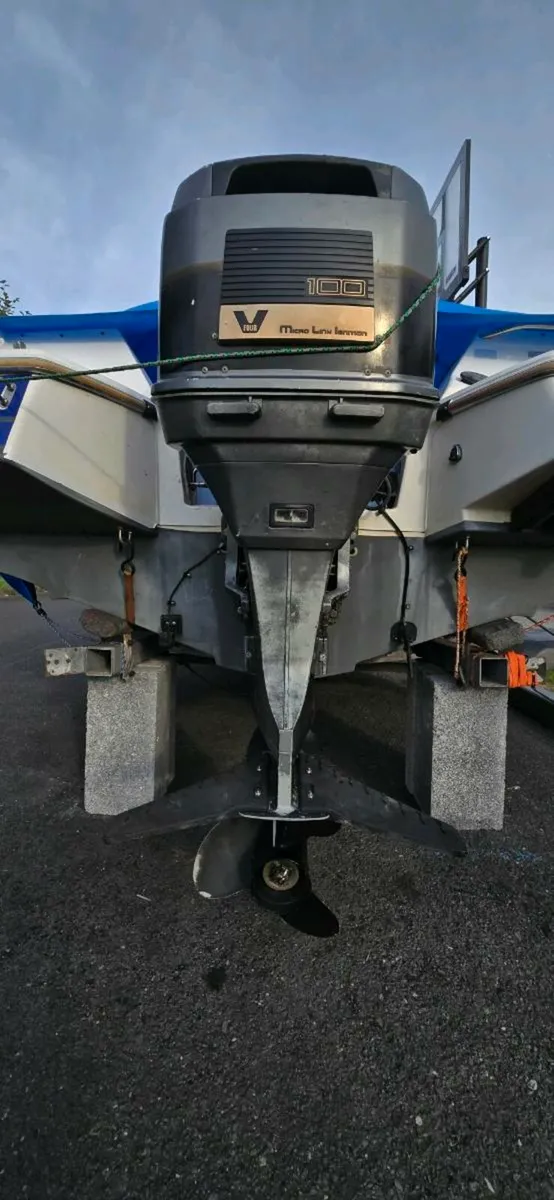 Suzuki outboard 100hp engine - Image 1