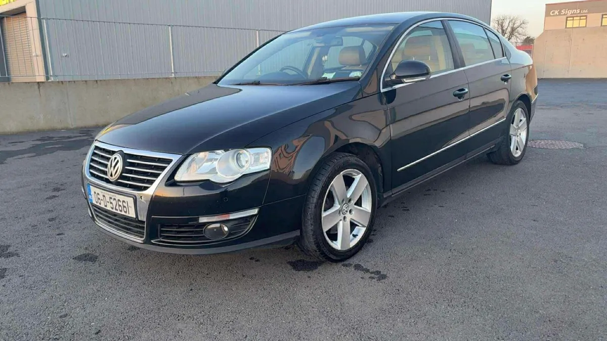 Volkswagen Passat - Image 1