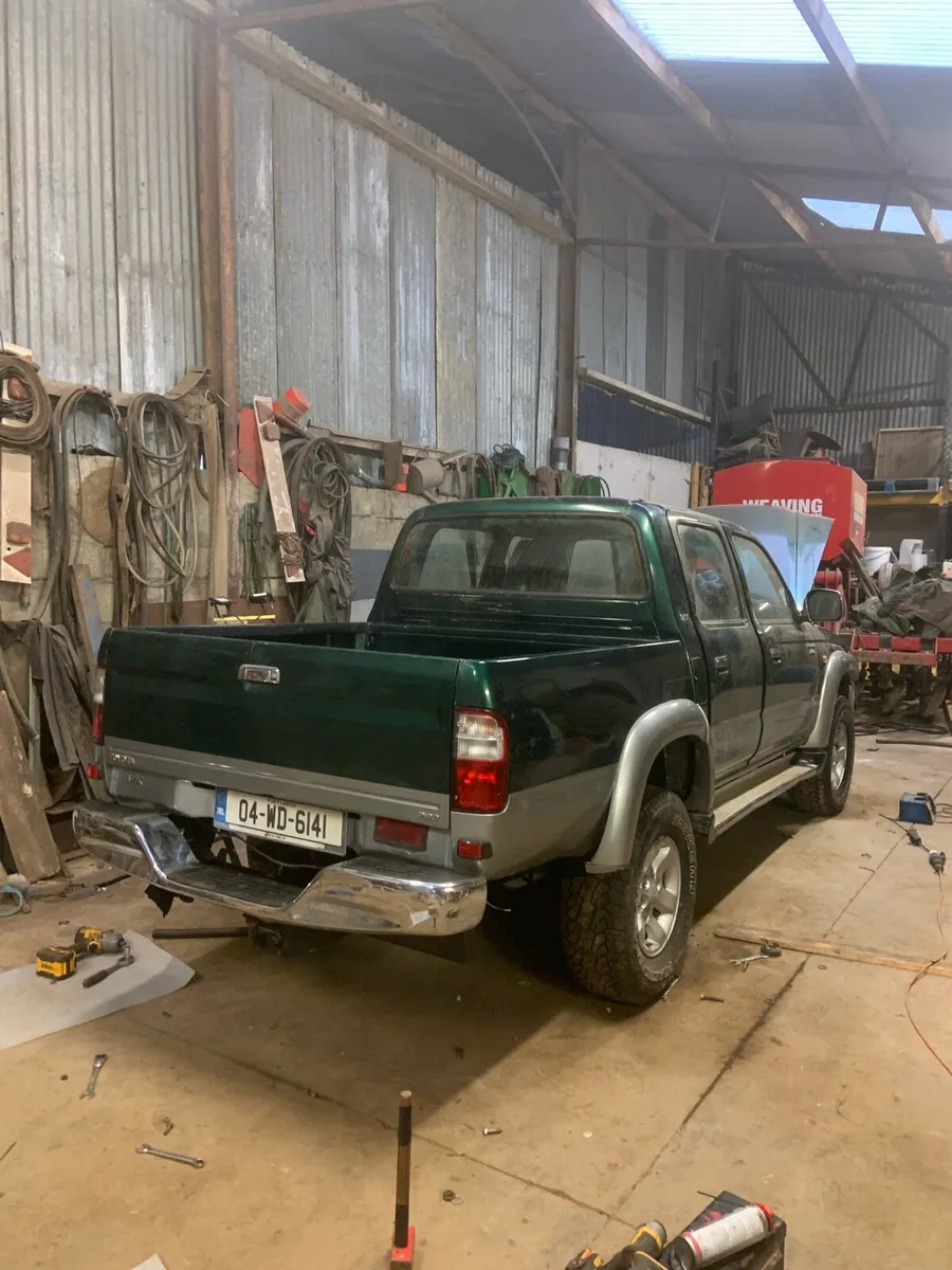 Toyota hilux 2004 - Image 2