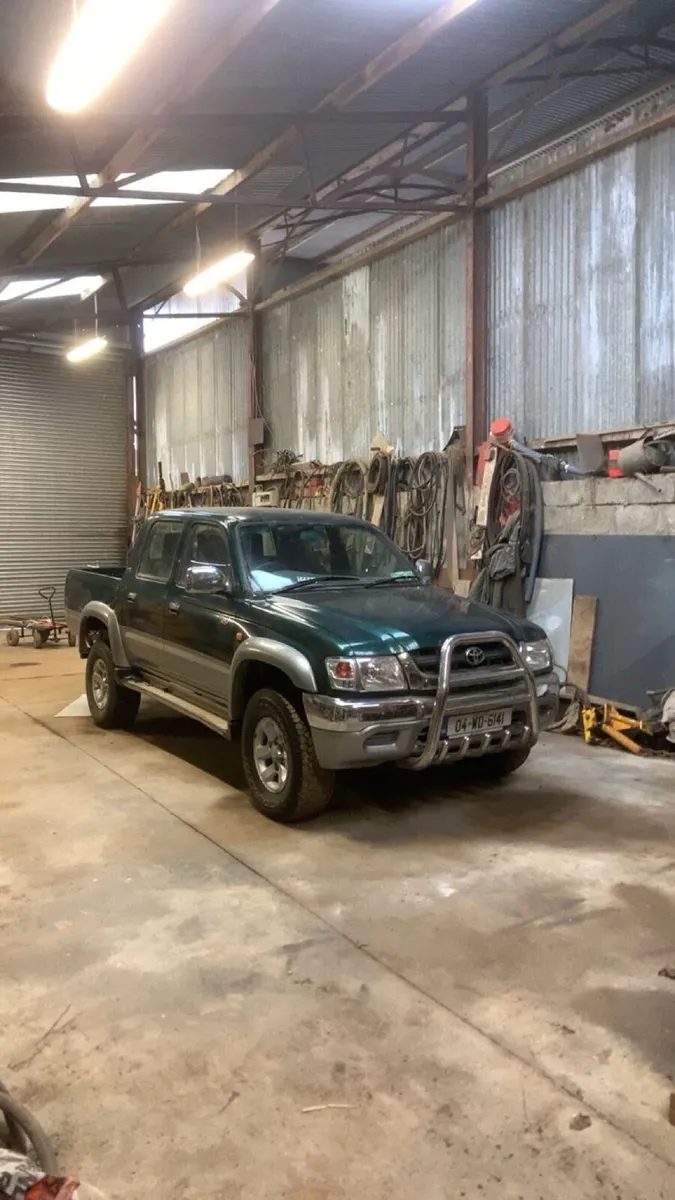Toyota hilux 2004 - Image 1