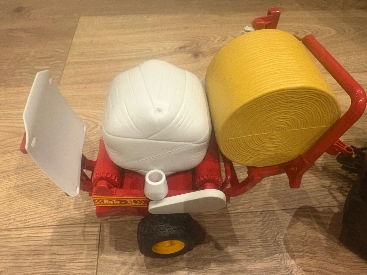 Bruder New Holland Tractor and Bale Wrapper - Image 2
