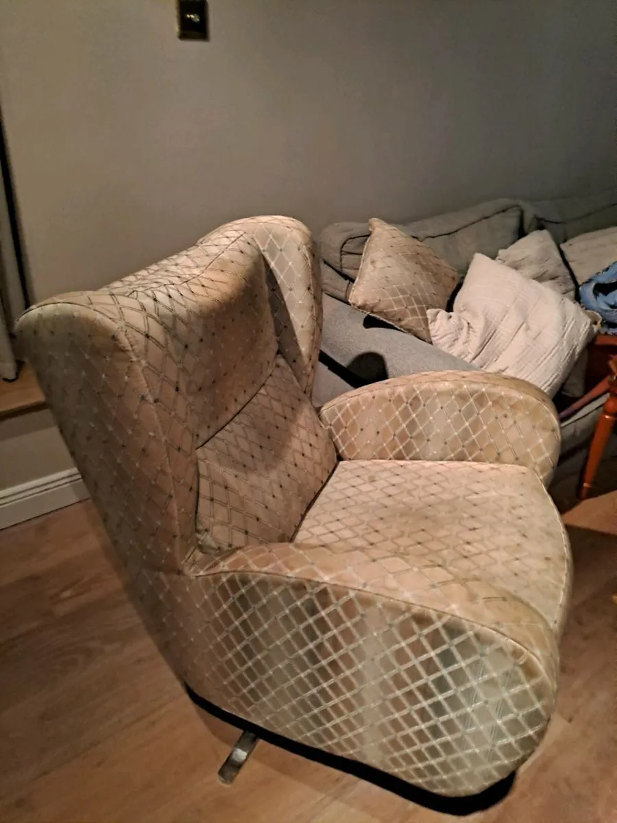 Swivel Chair - Image 3
