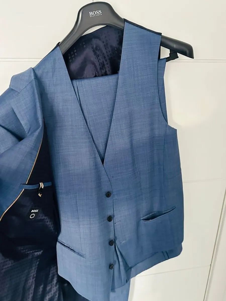 Hugo boss suit - Image 4