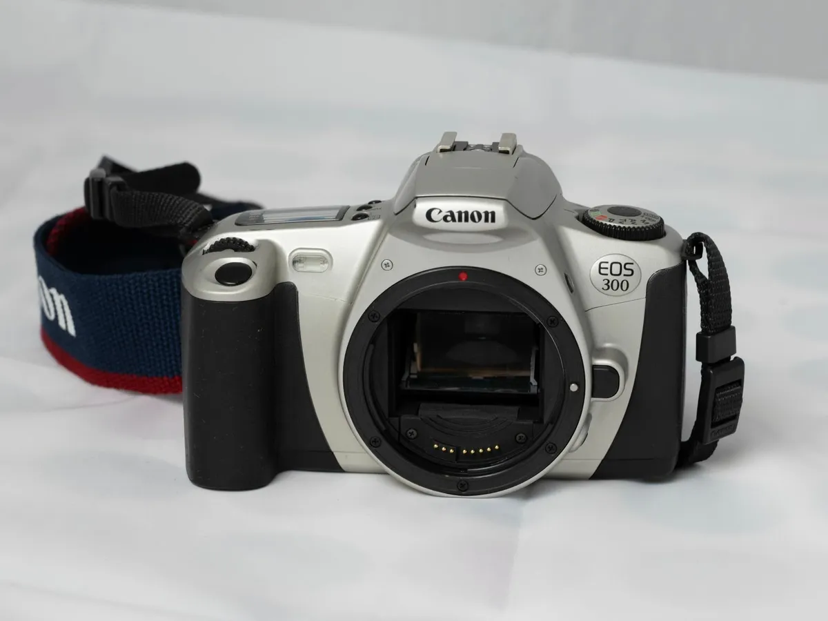Canon EOS 300 - Image 4