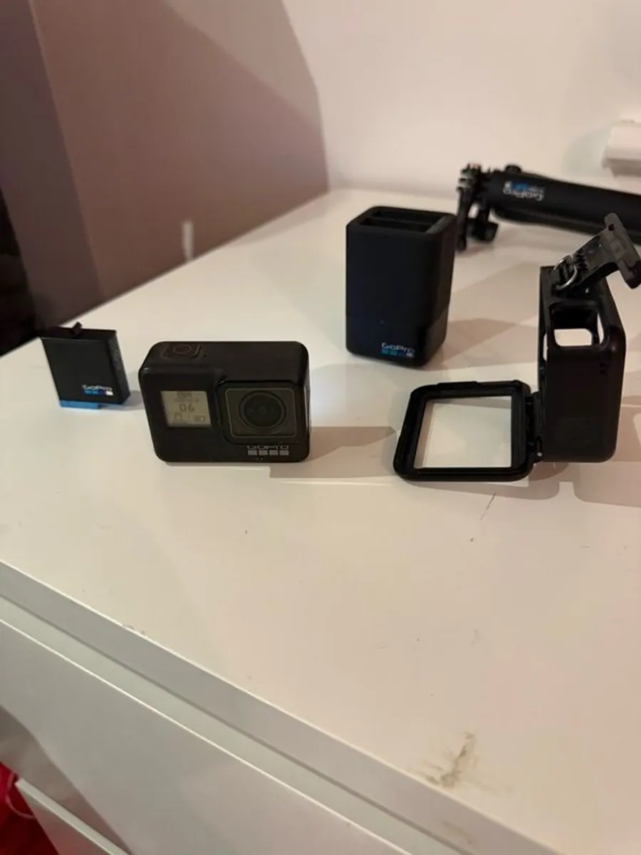 GoPro Hero 7 Black bundle! - Image 2