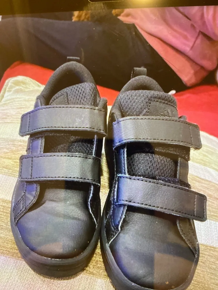 Adidas boys trainers - Image 1