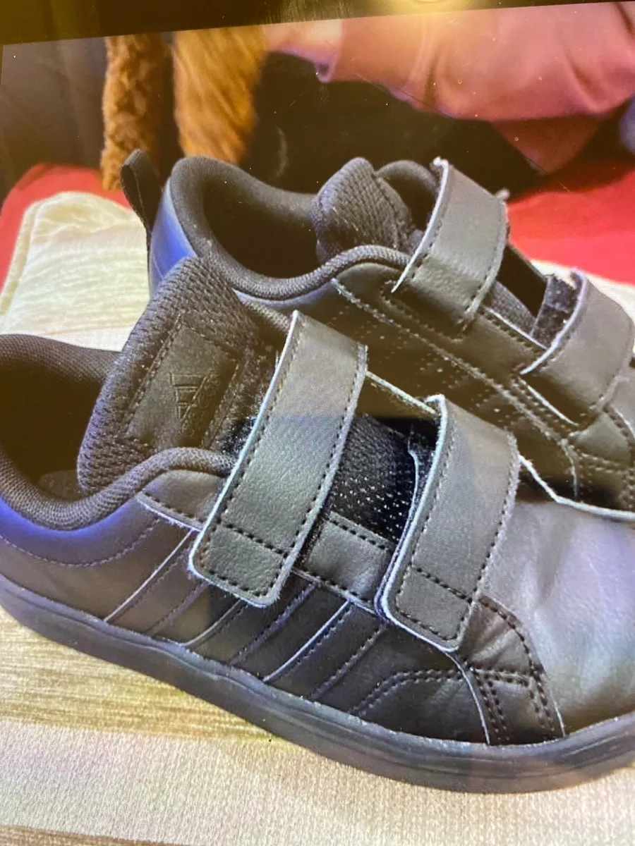 Adidas boys trainers - Image 2