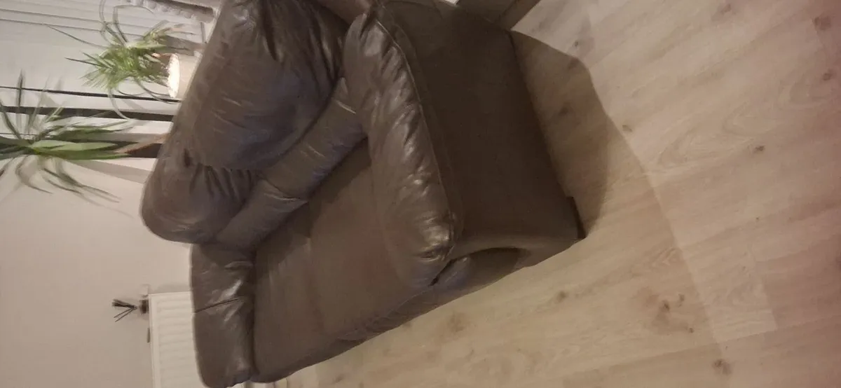 3 seater leather couch - Image 2