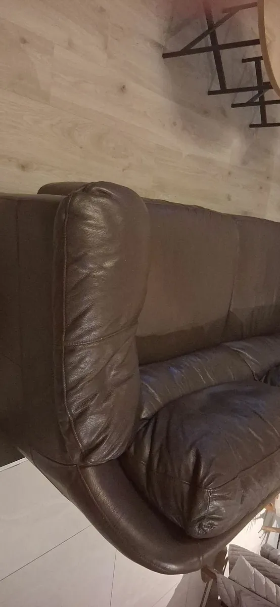 3 seater leather couch - Image 3