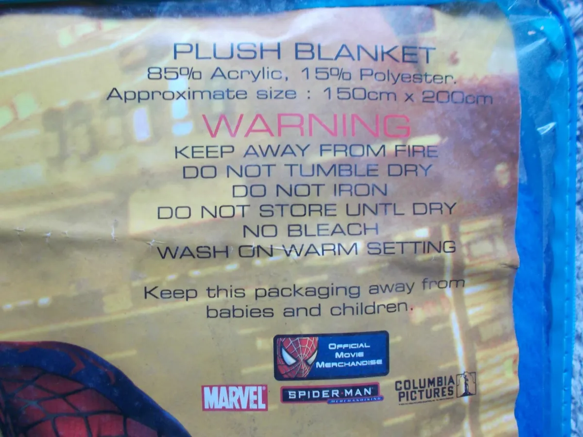 Spiderman 2 Plush Blanket & DVD - Image 2
