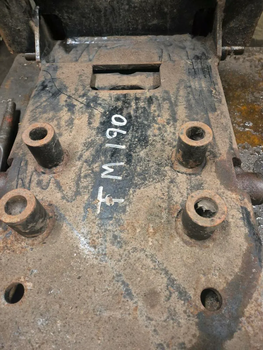Tm190 quick  hitch - Image 1