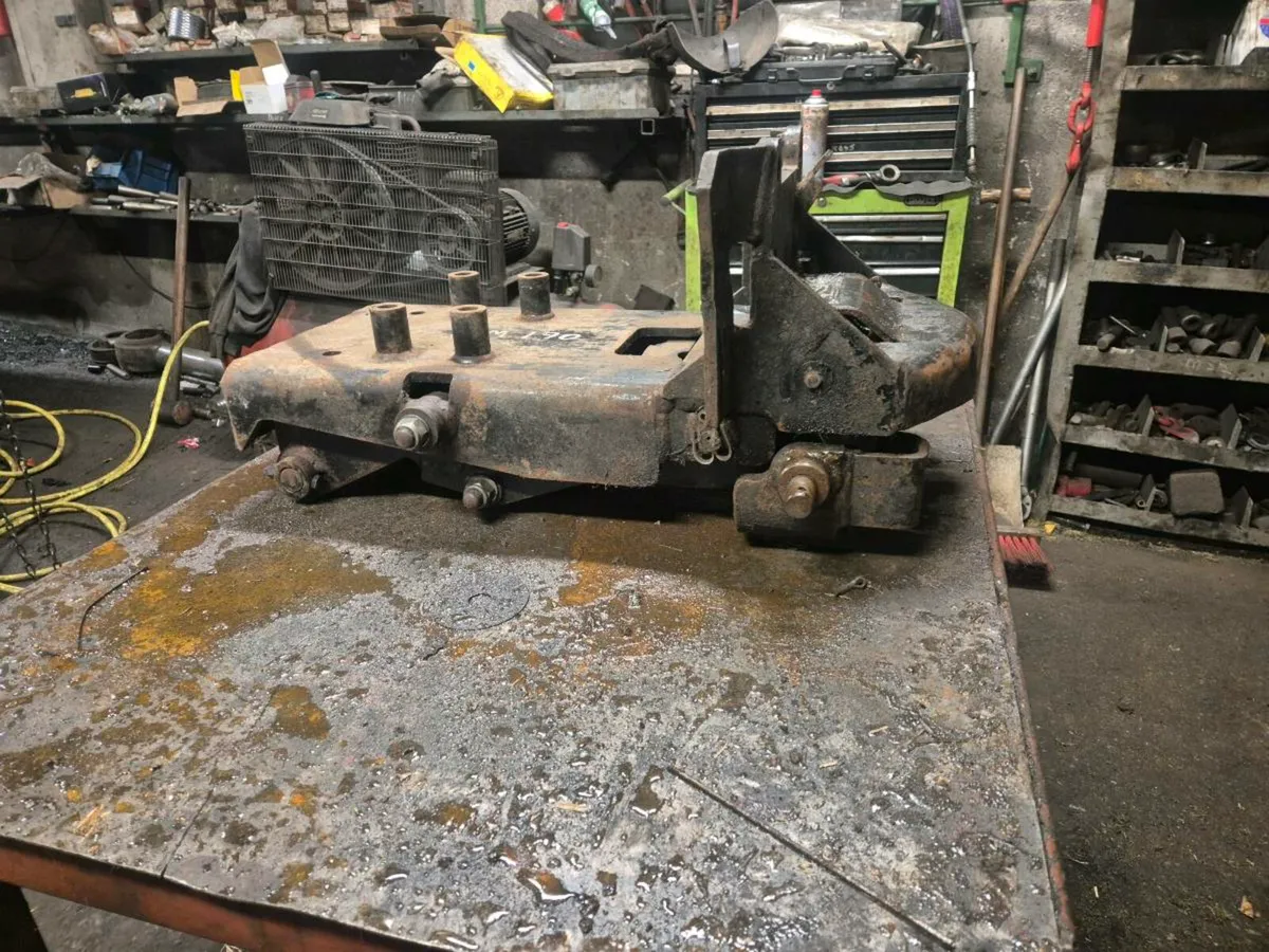 Tm190 quick  hitch - Image 2