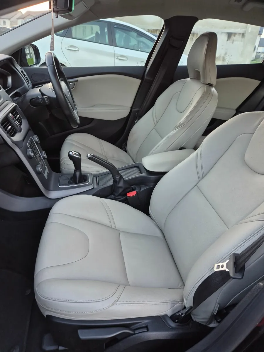 Volvo V40 2016 - Image 3