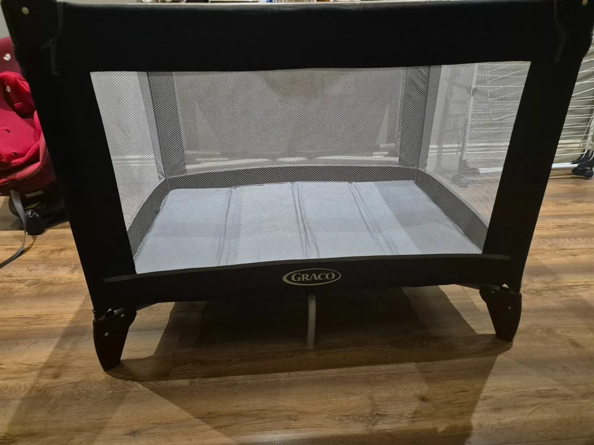 Travel cot - Image 1