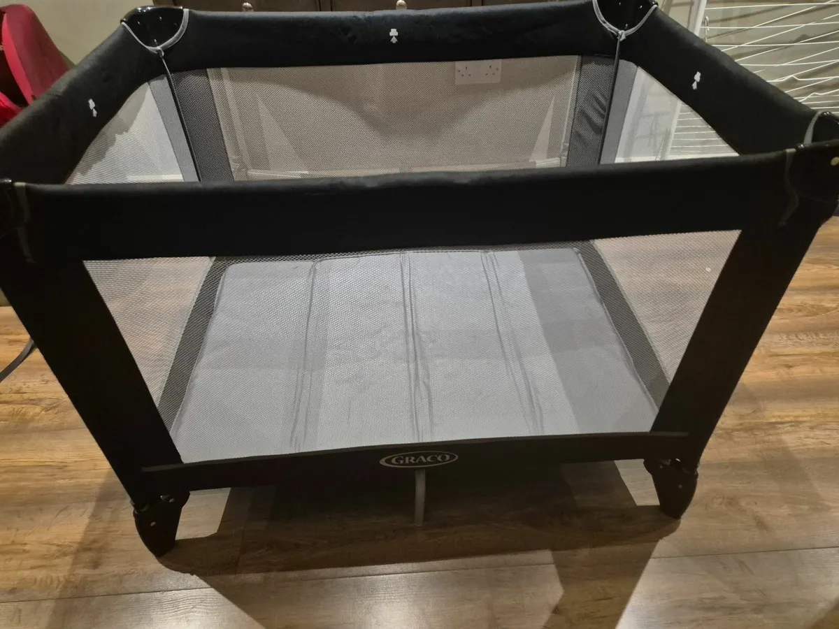Travel cot - Image 2
