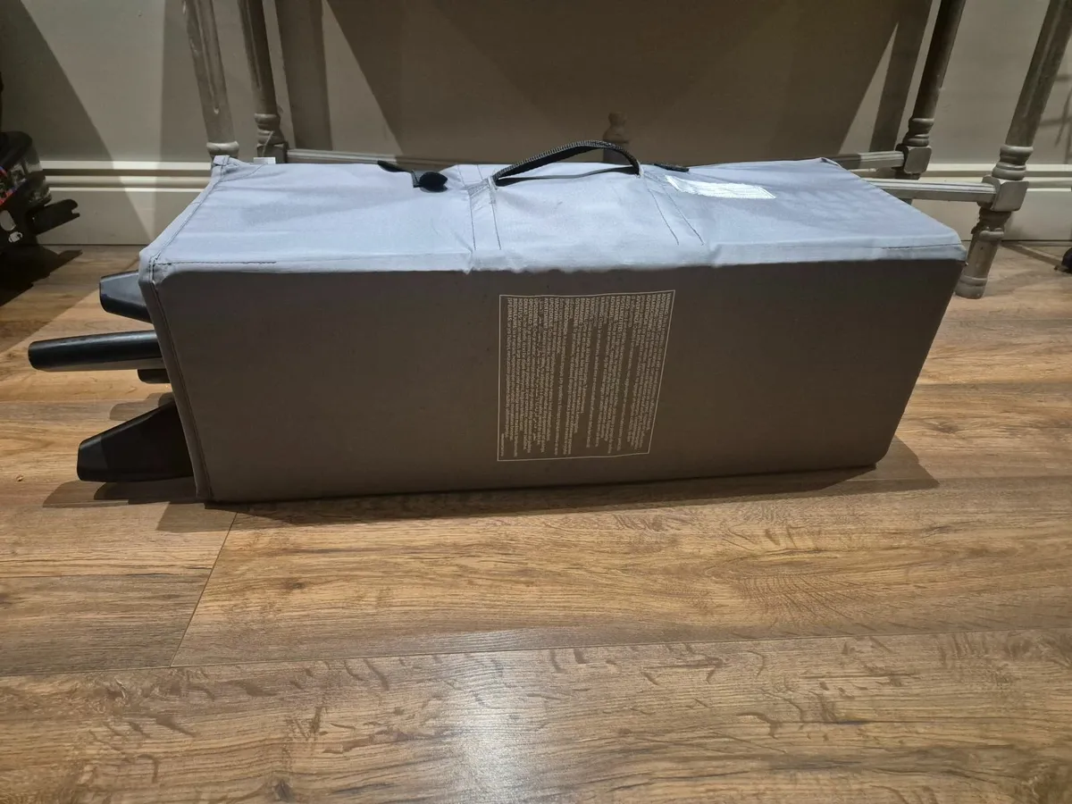 Travel cot - Image 3