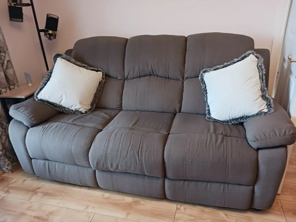 Suite of furniture - Image 2