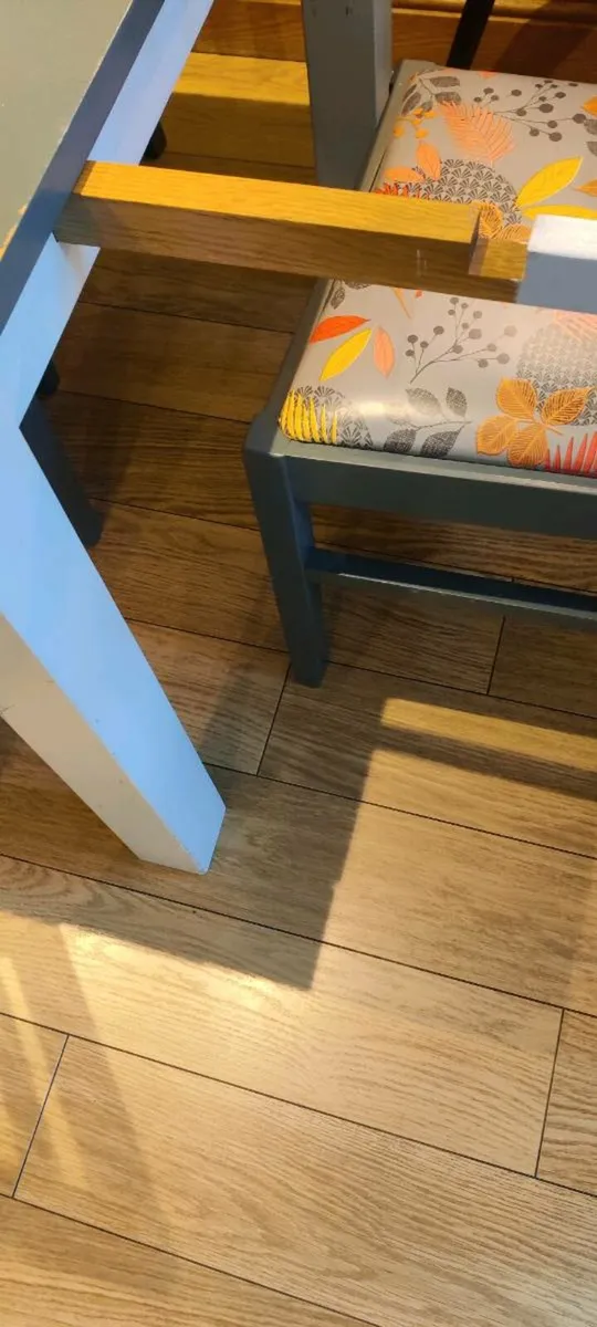 Dining table and chairs - Image 3