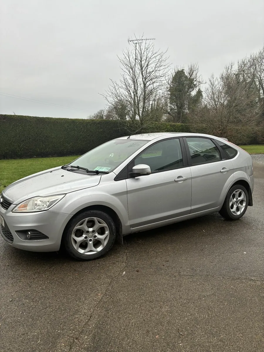 Ford Focus 2010 - Image 2