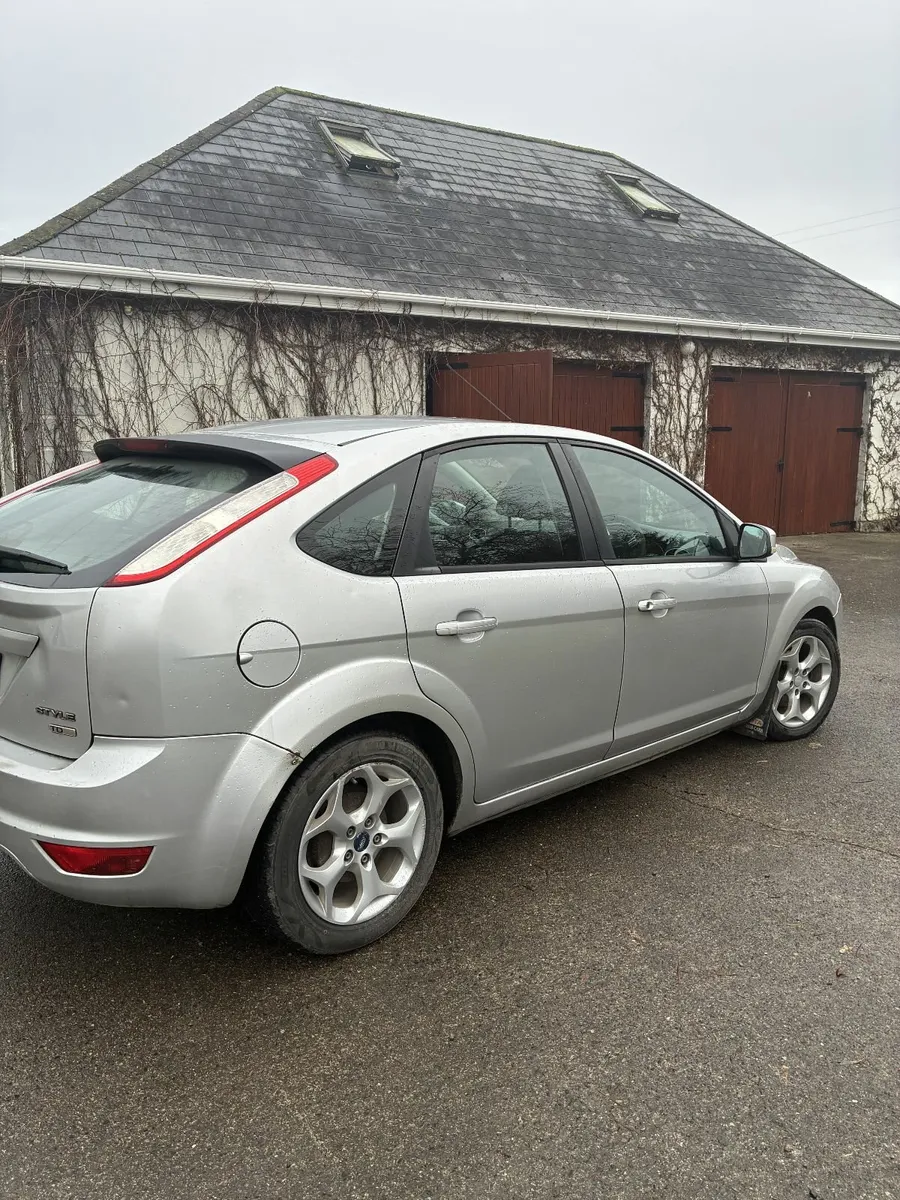 Ford Focus 2010 - Image 3