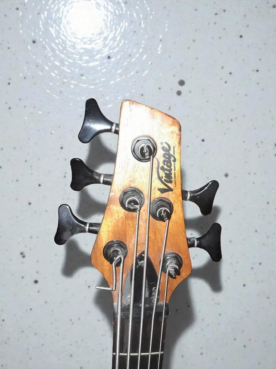 VINTAGE electric bass guitar V950B - Image 3