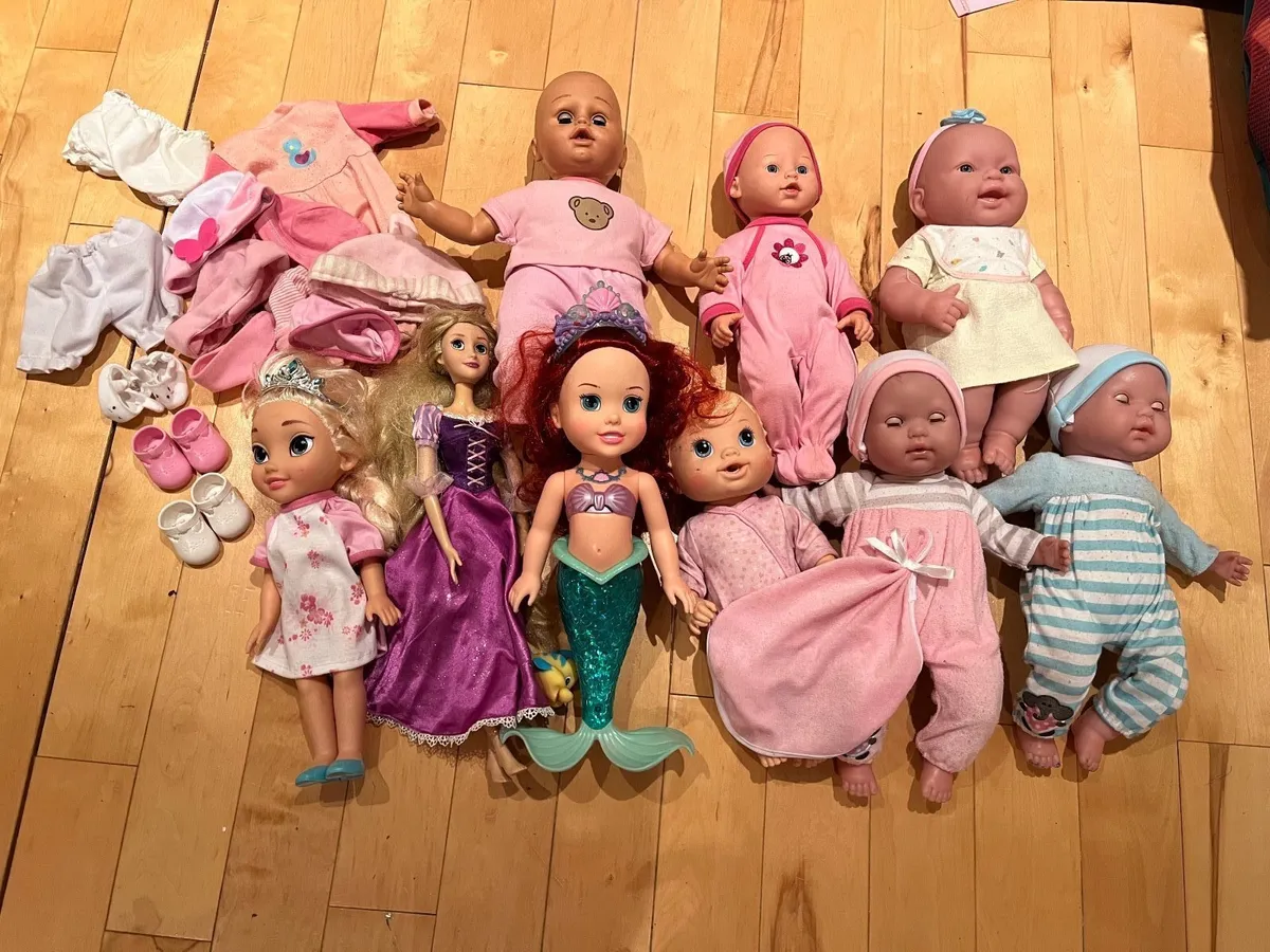 Dolls and accessories - Image 1