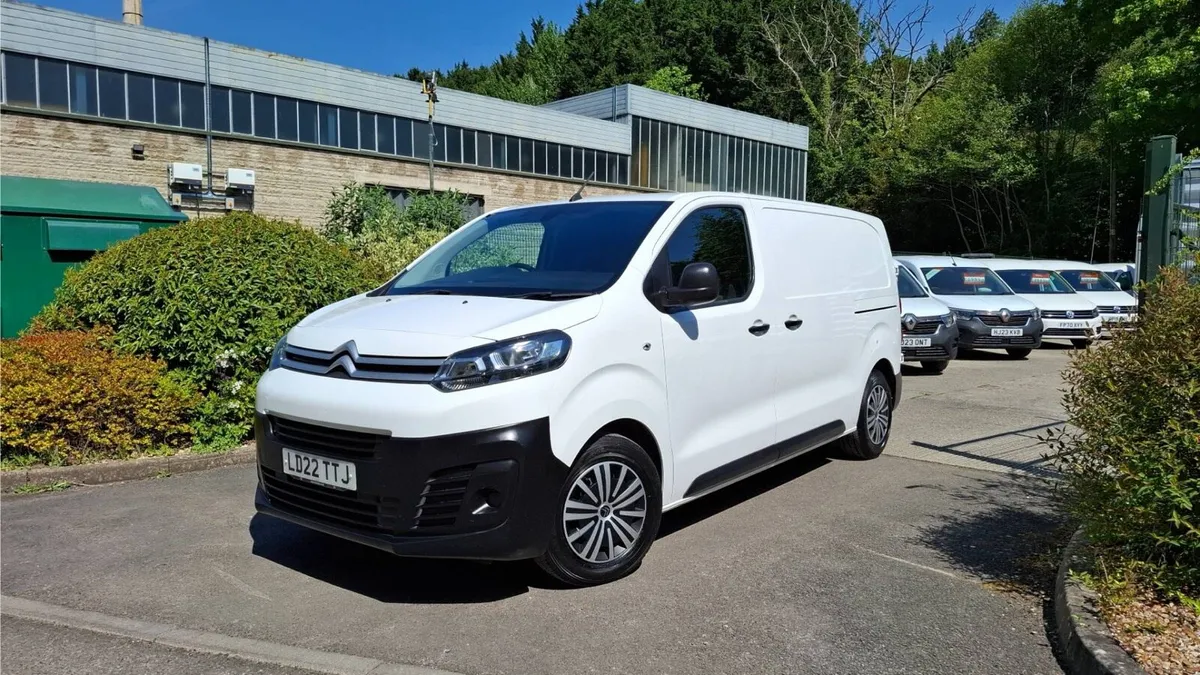 2022 Citroen dispatch front