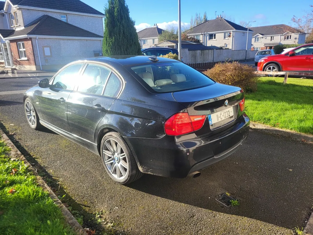 BMW 3-Series 2011 - Image 3