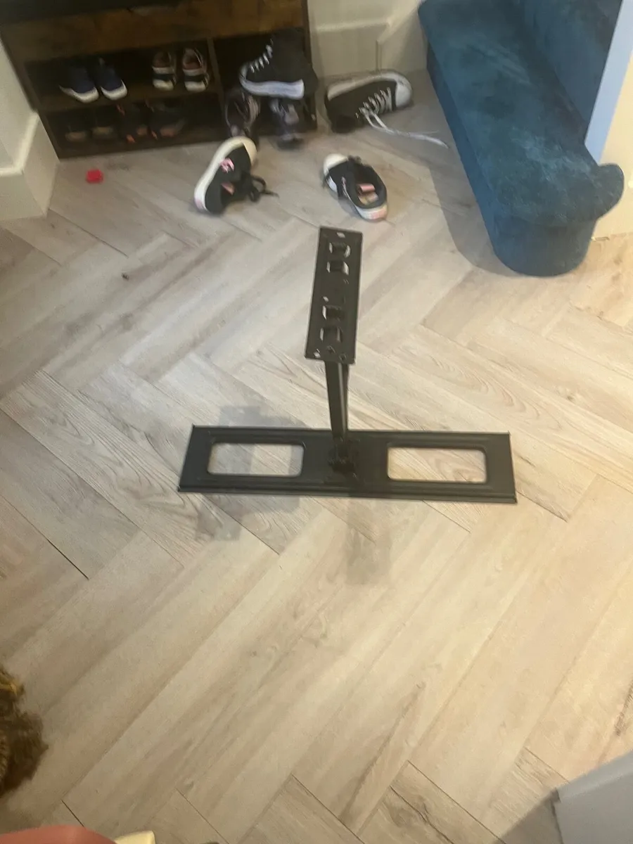 Full motion Tv wall bracket - Image 1