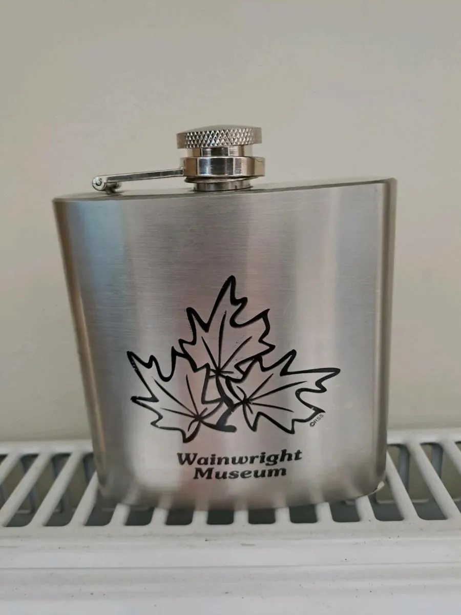 Wainwright Museam hip flask - Image 1