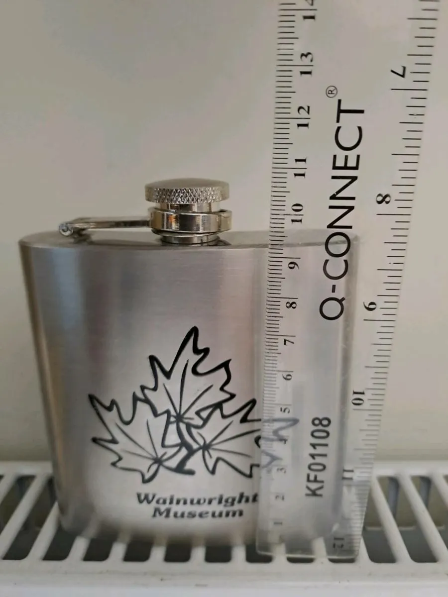 Wainwright Museam hip flask - Image 2