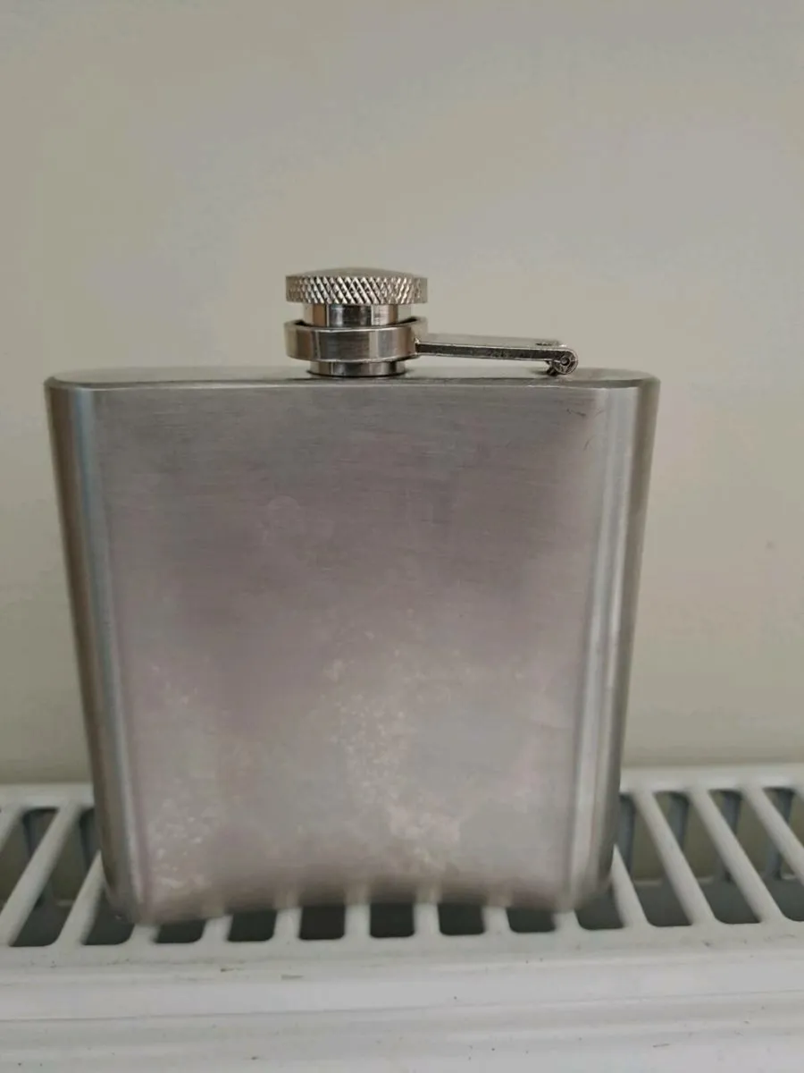 Wainwright Museam hip flask - Image 3