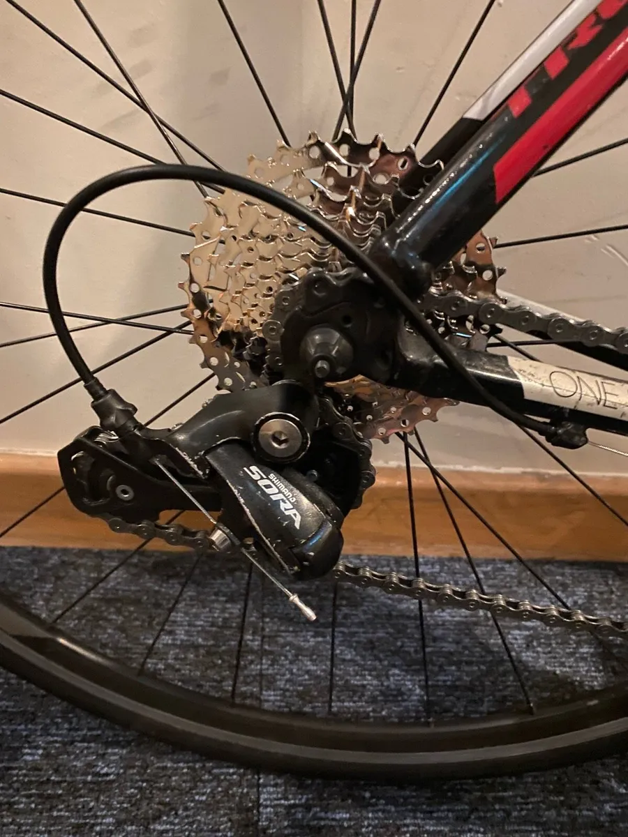 Trek road bike (54cm) - Image 2