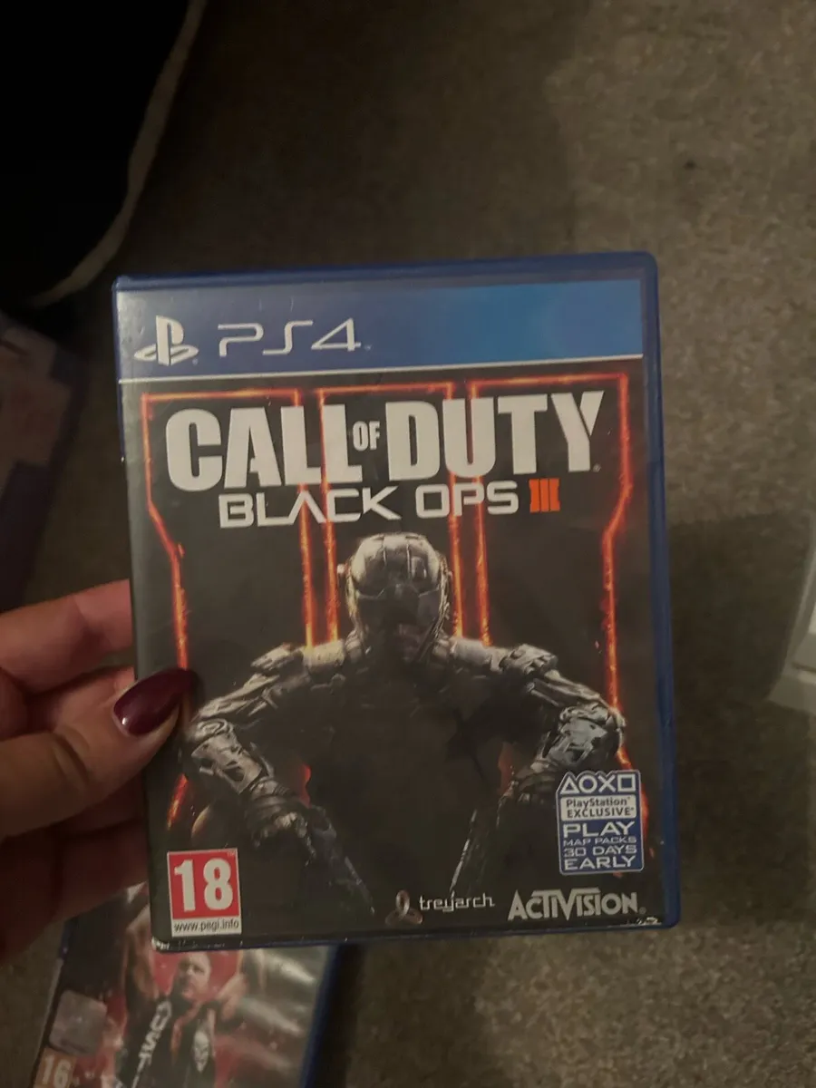 PlayStation 4 with 2 controllers & 6 games - Image 4