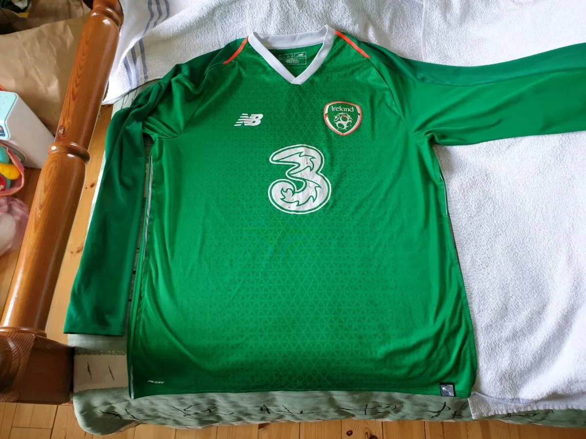 Ireland Long Sleeve Home Football Jersey 2018 2019 - Image 1
