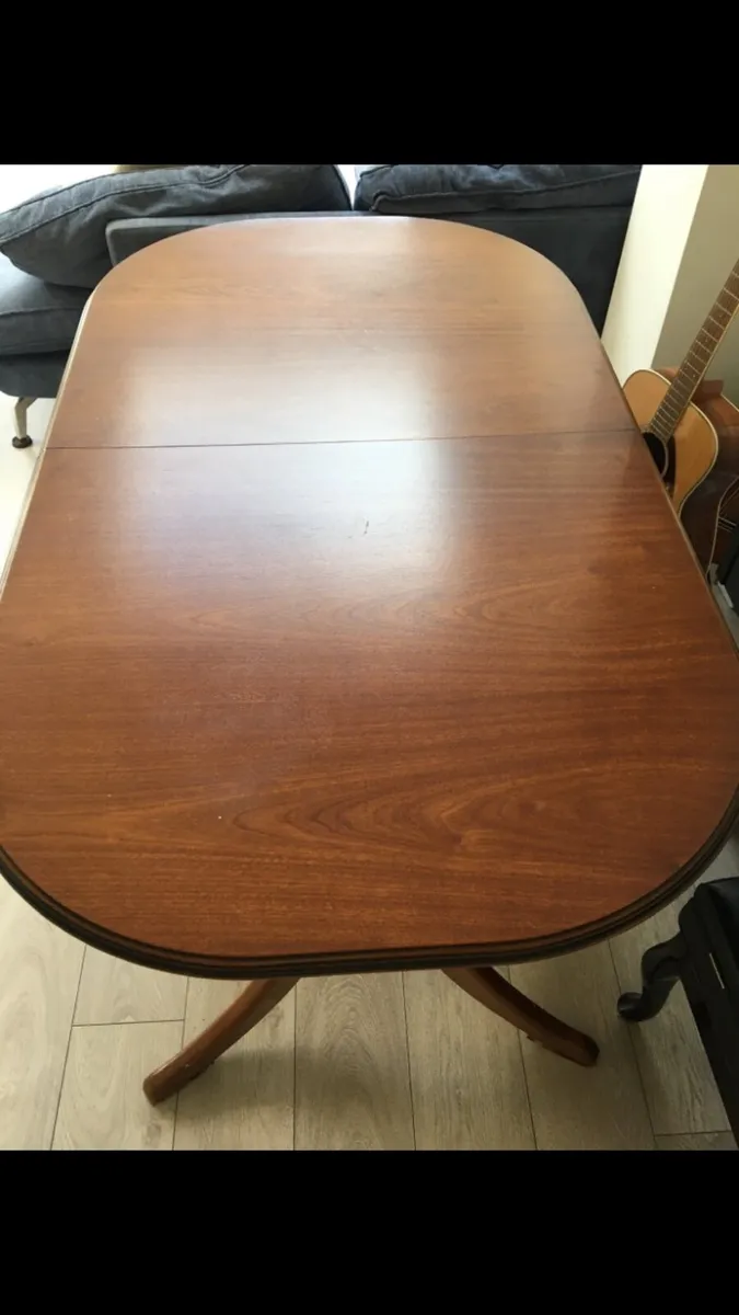 Table & chairs - Image 1