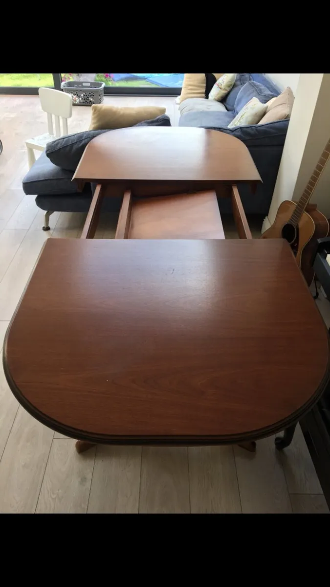 Table & chairs - Image 2