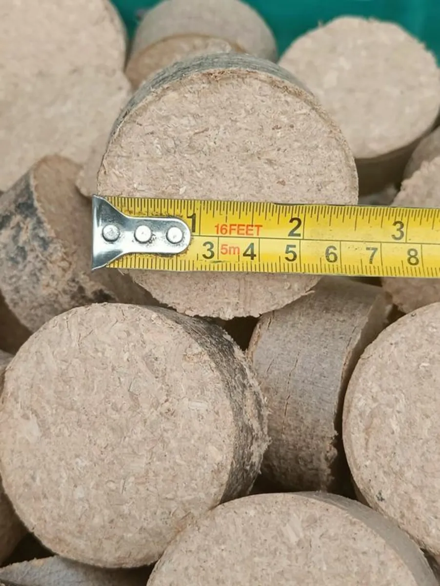 Compressed Kiln Dried Oak Sawdust Tablets - Image 3