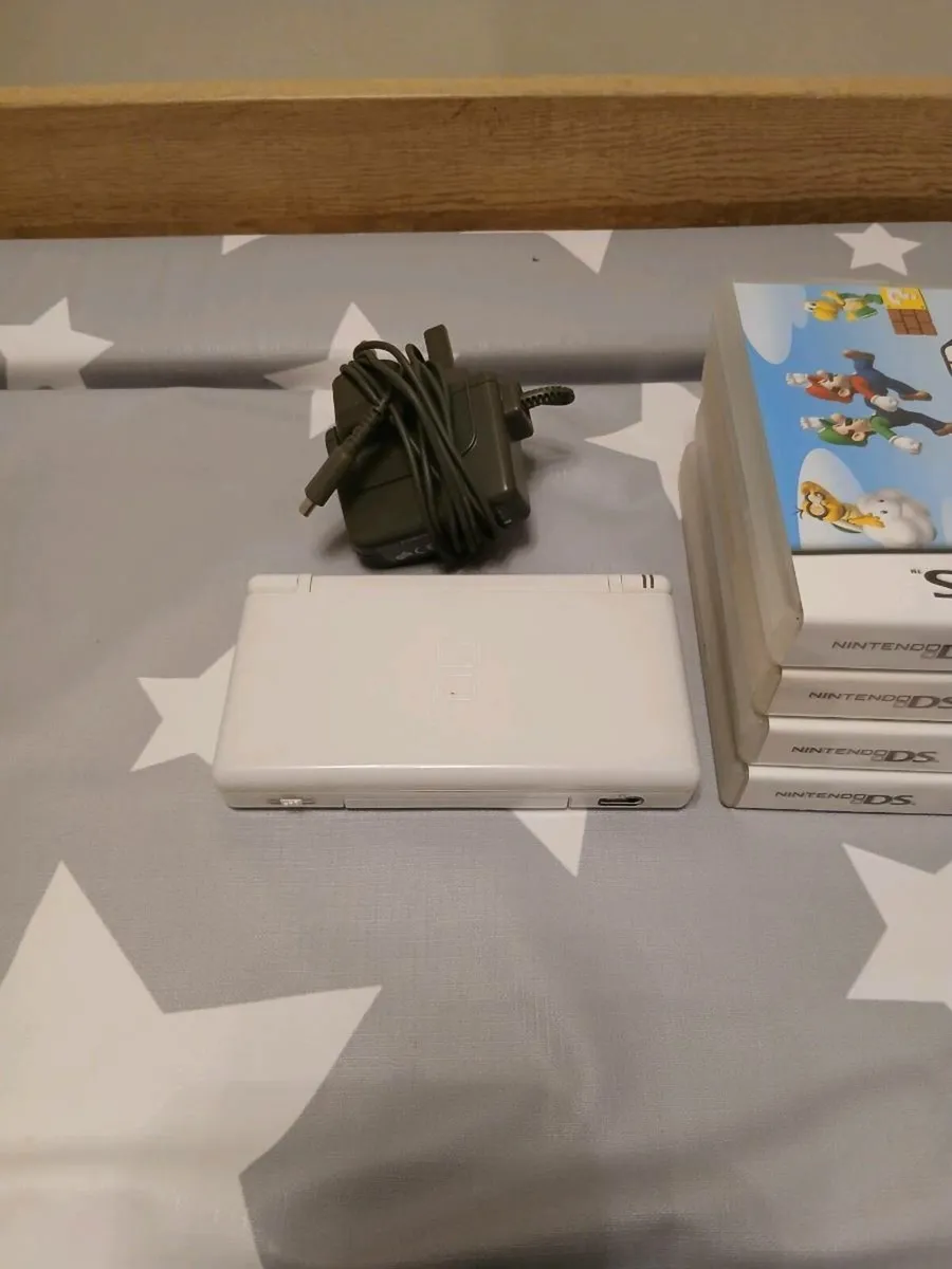 Nintendo ds lite bundle - Image 3