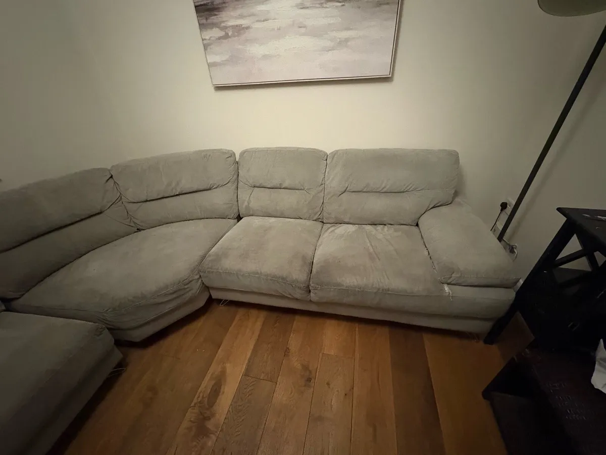 L-shaped couch - Image 2