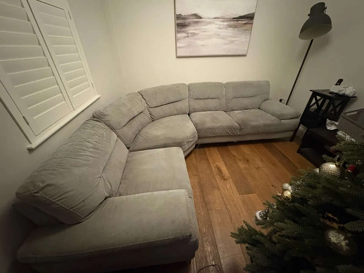 L-shaped couch - Image 3