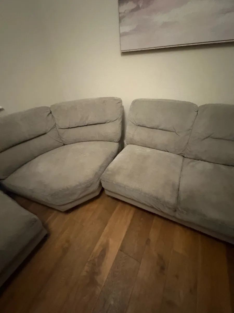 L-shaped couch - Image 4