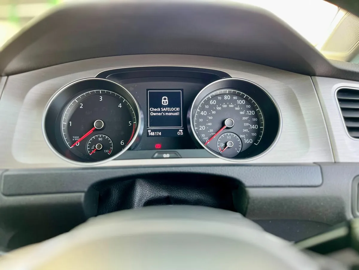 Volkswagen Golf 2014 - Image 2