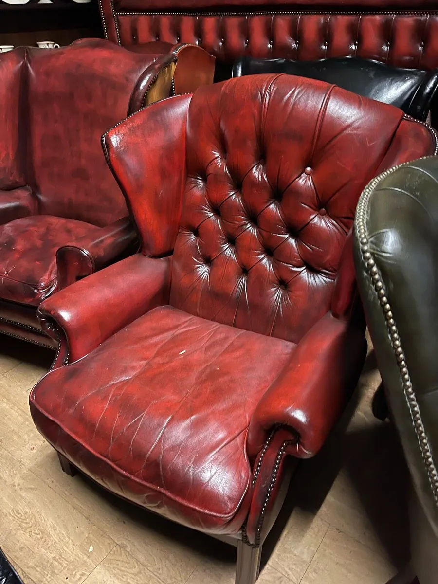 Matching Chesterfield chairs 🎄🎄🎄 - Image 1