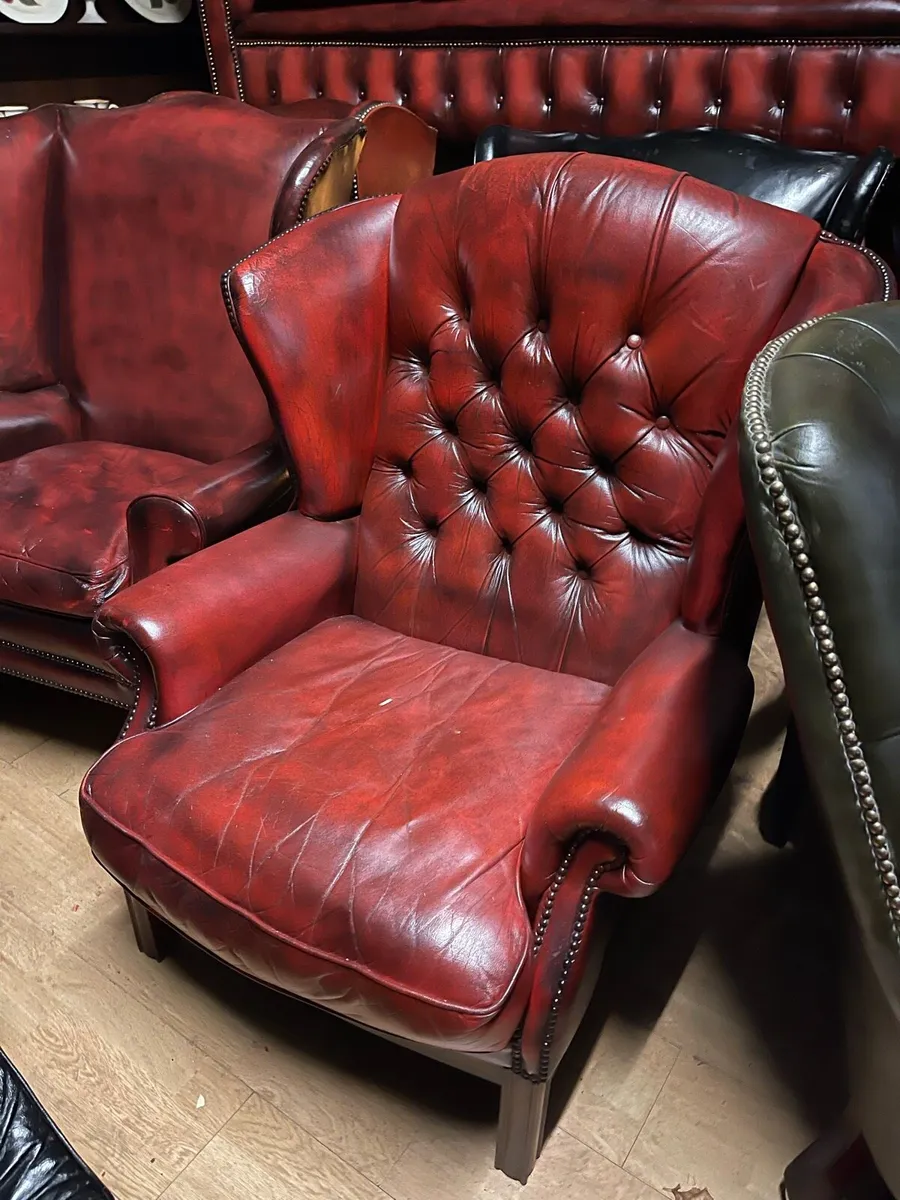 Matching Chesterfield chairs 🎄🎄🎄 - Image 2