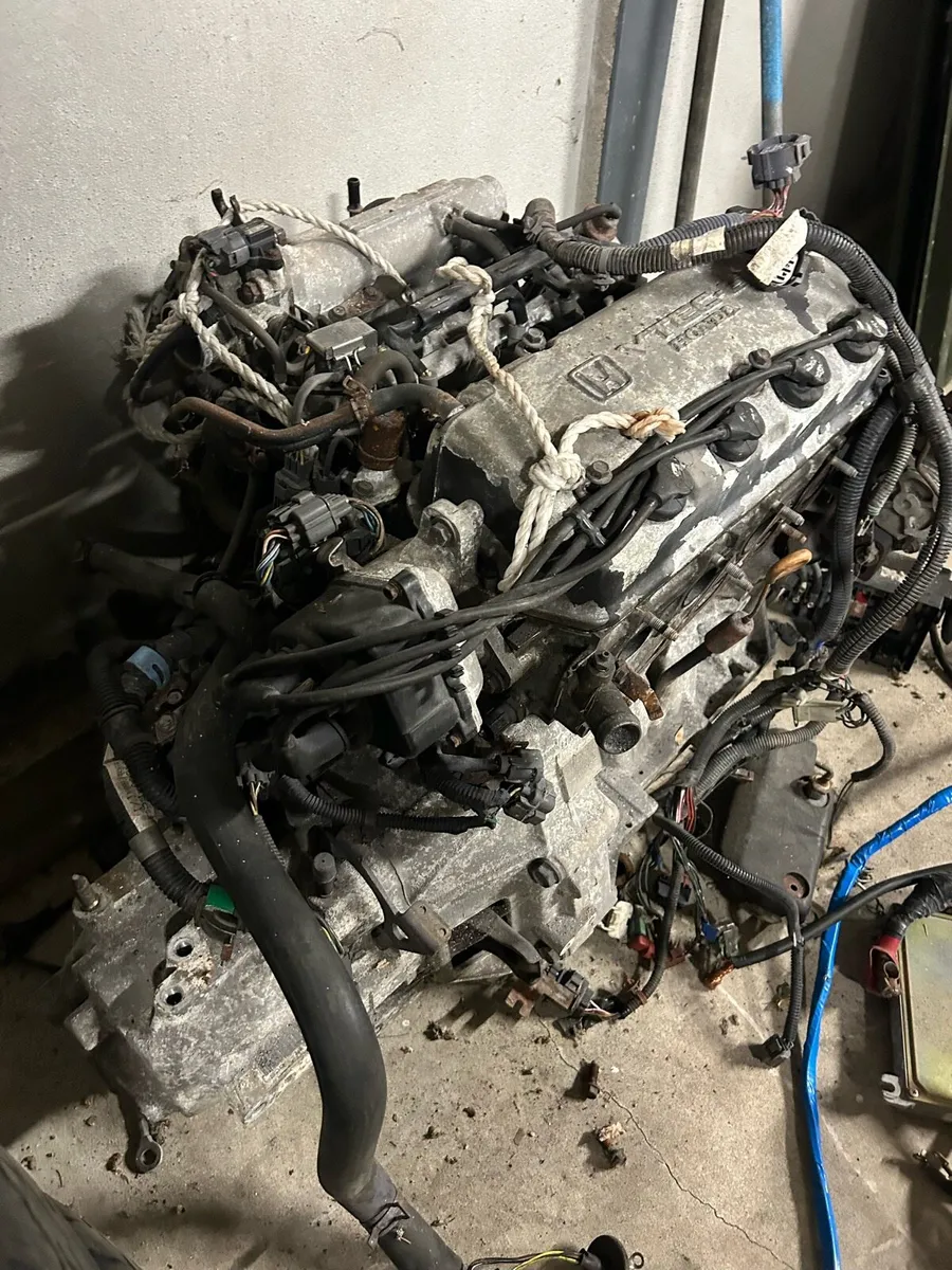Honda D15 engine/box and loom - Image 2