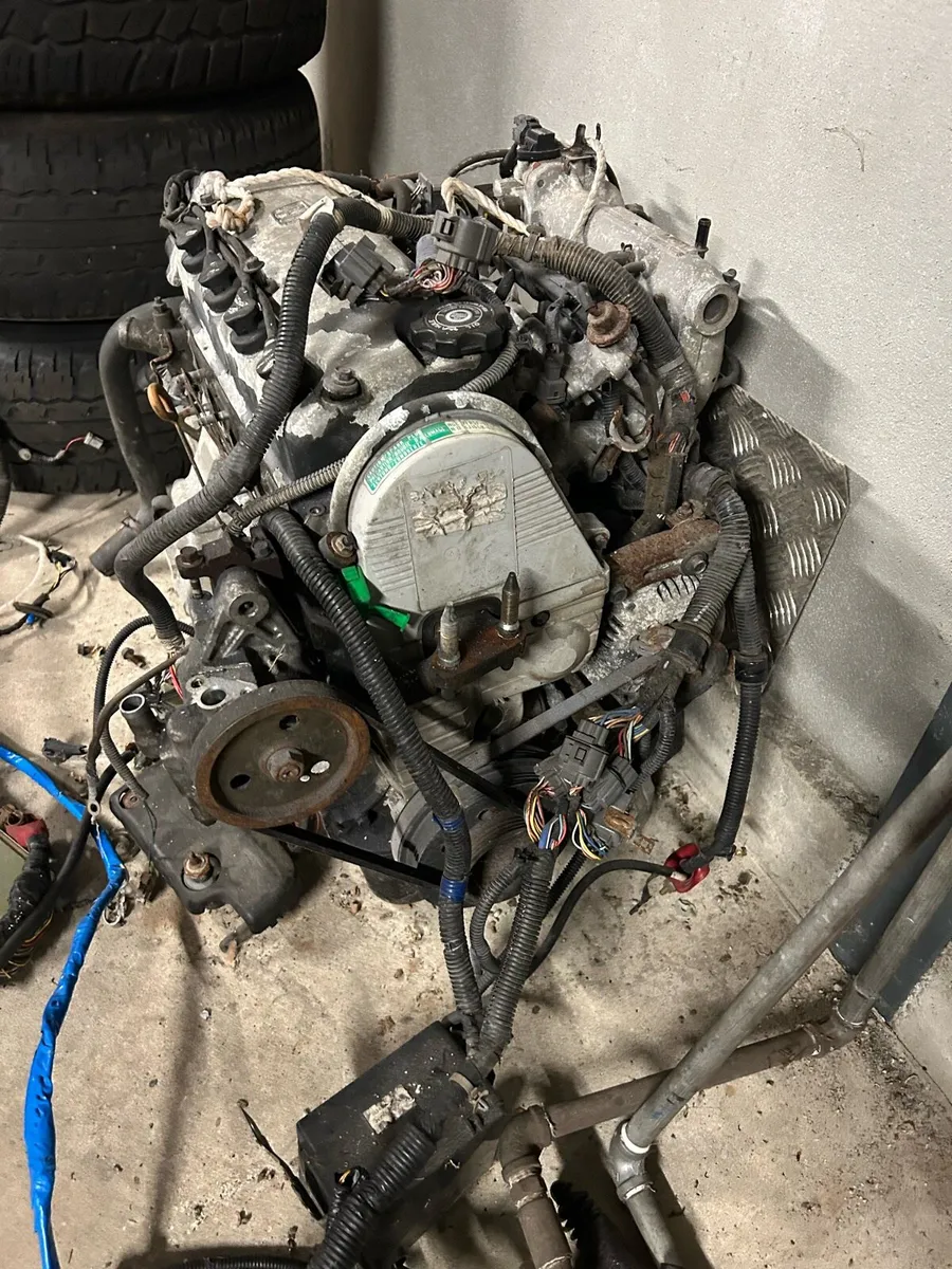 Honda D15 engine/box and loom - Image 3
