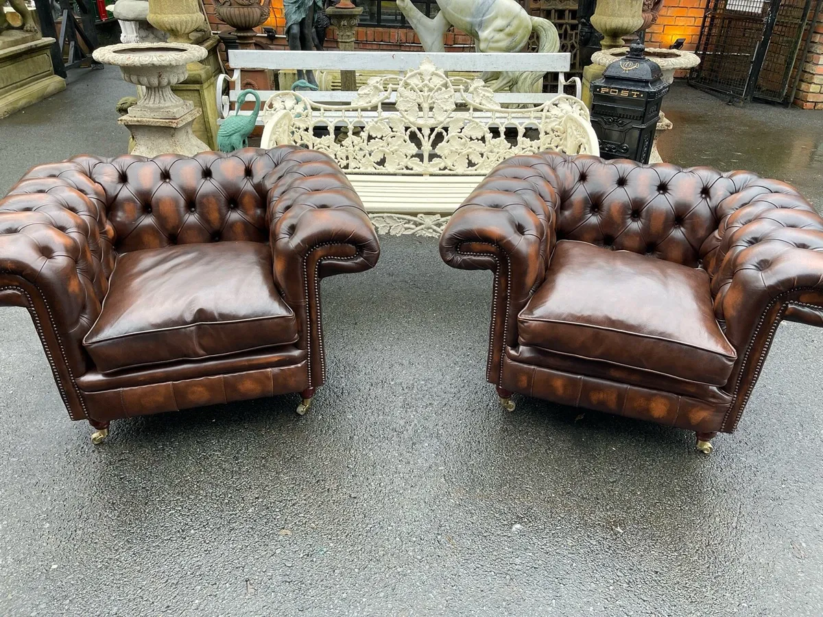 Matching chesterfield club chairs 🎄🎄🎄 - Image 4